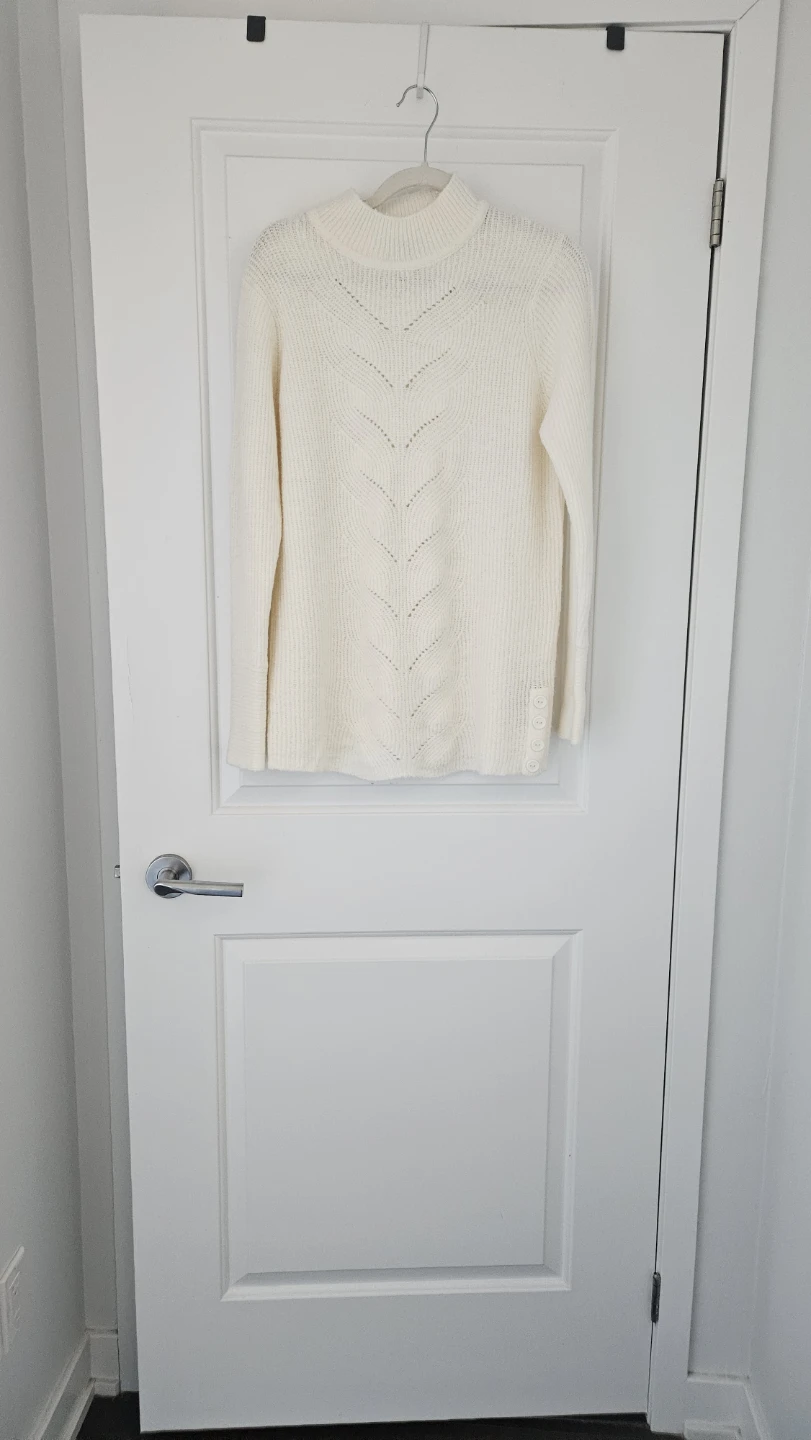 NEW Lily Morgan Cream Sweater Medium ⚽