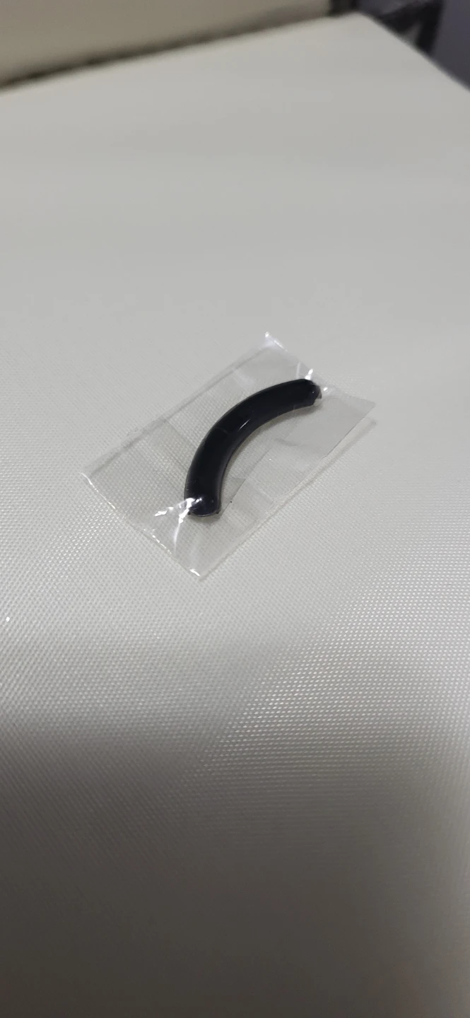 Black eyelash curler refill pad