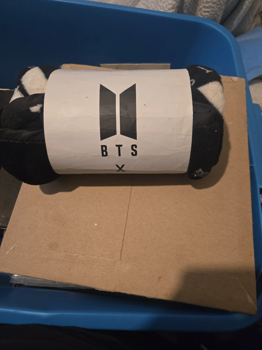 BTS "X" fila Black & White Blanket