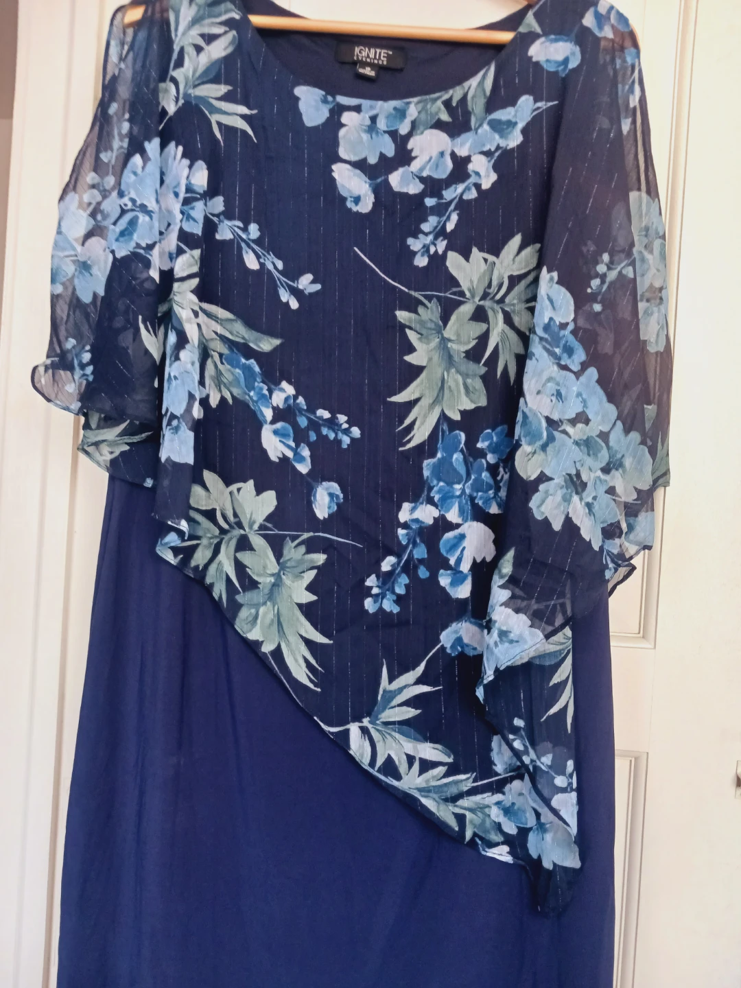 New !! Beautiful Ignite Navy Floral Overlay Elegant Dress. 18. - photo 4