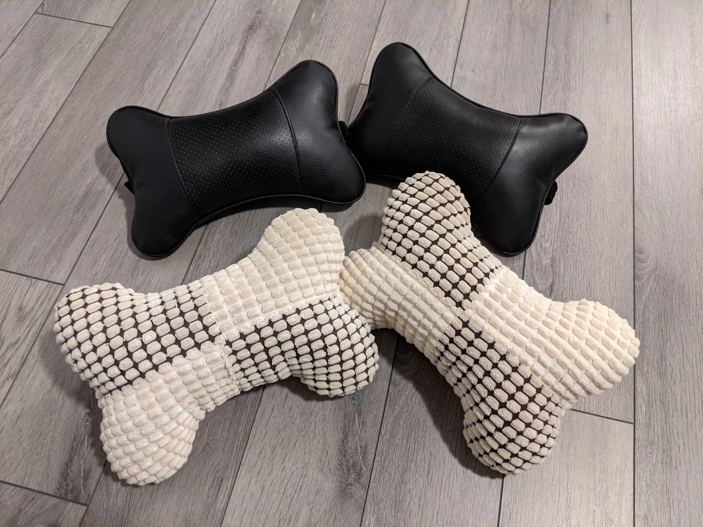 2 Sets of Bone Shaped Car Neck Pillows