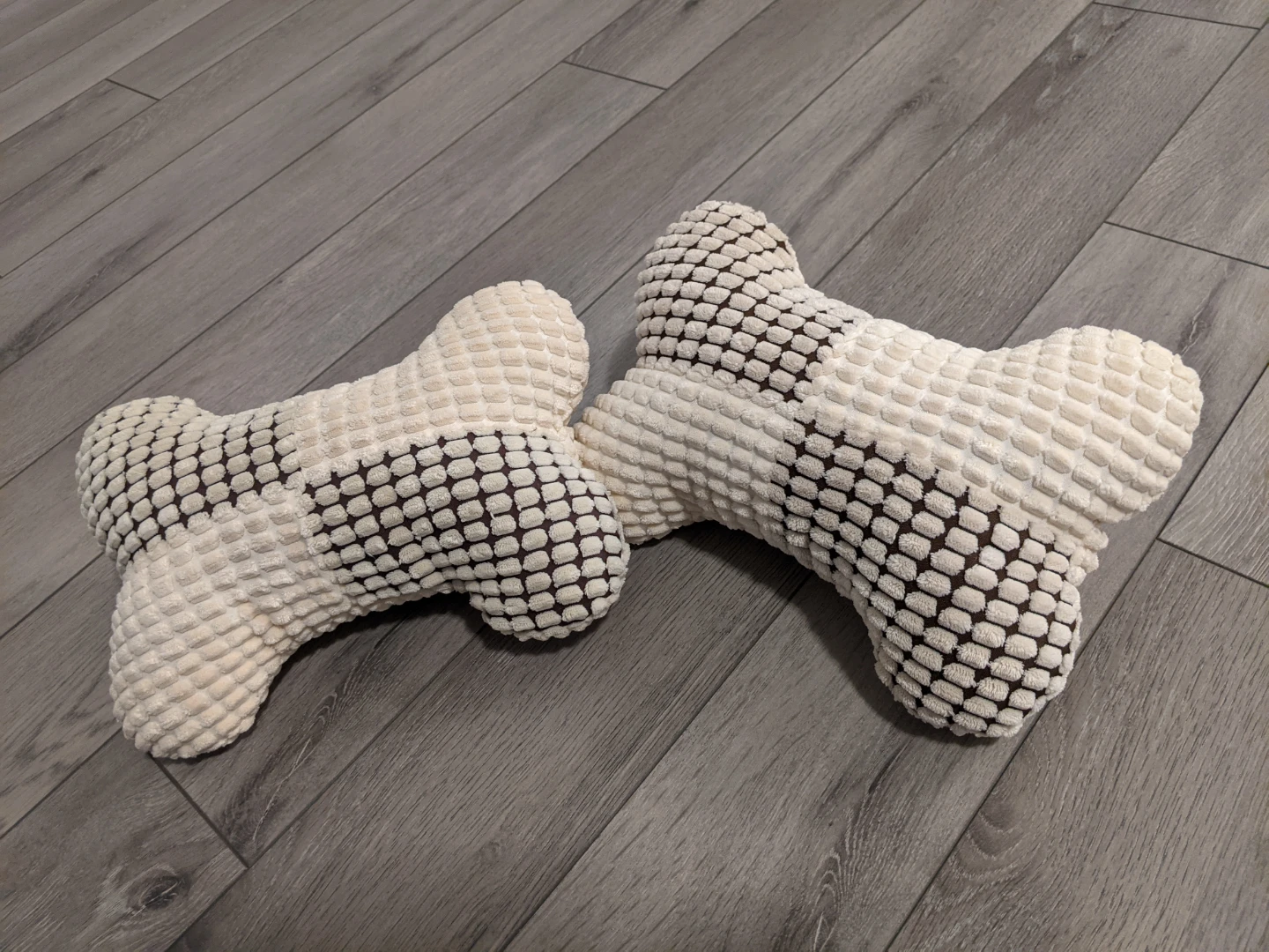2 Sets of Bone Shaped Car Neck Pillows - photo 2