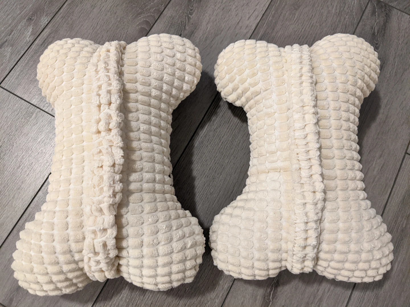 2 Sets of Bone Shaped Car Neck Pillows - photo 4