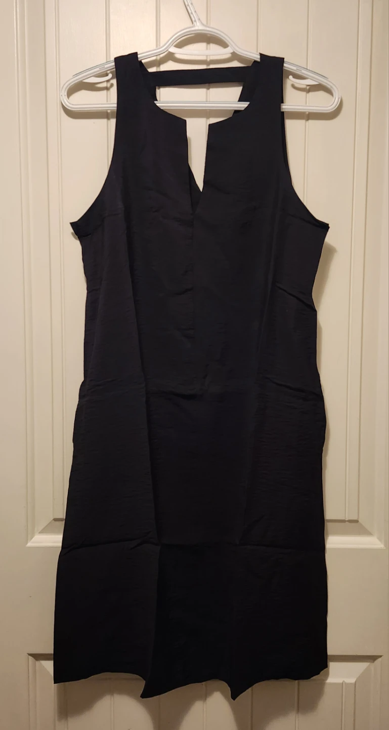 Banana Republic Black Sleeveless V-Neck Dress ⚽