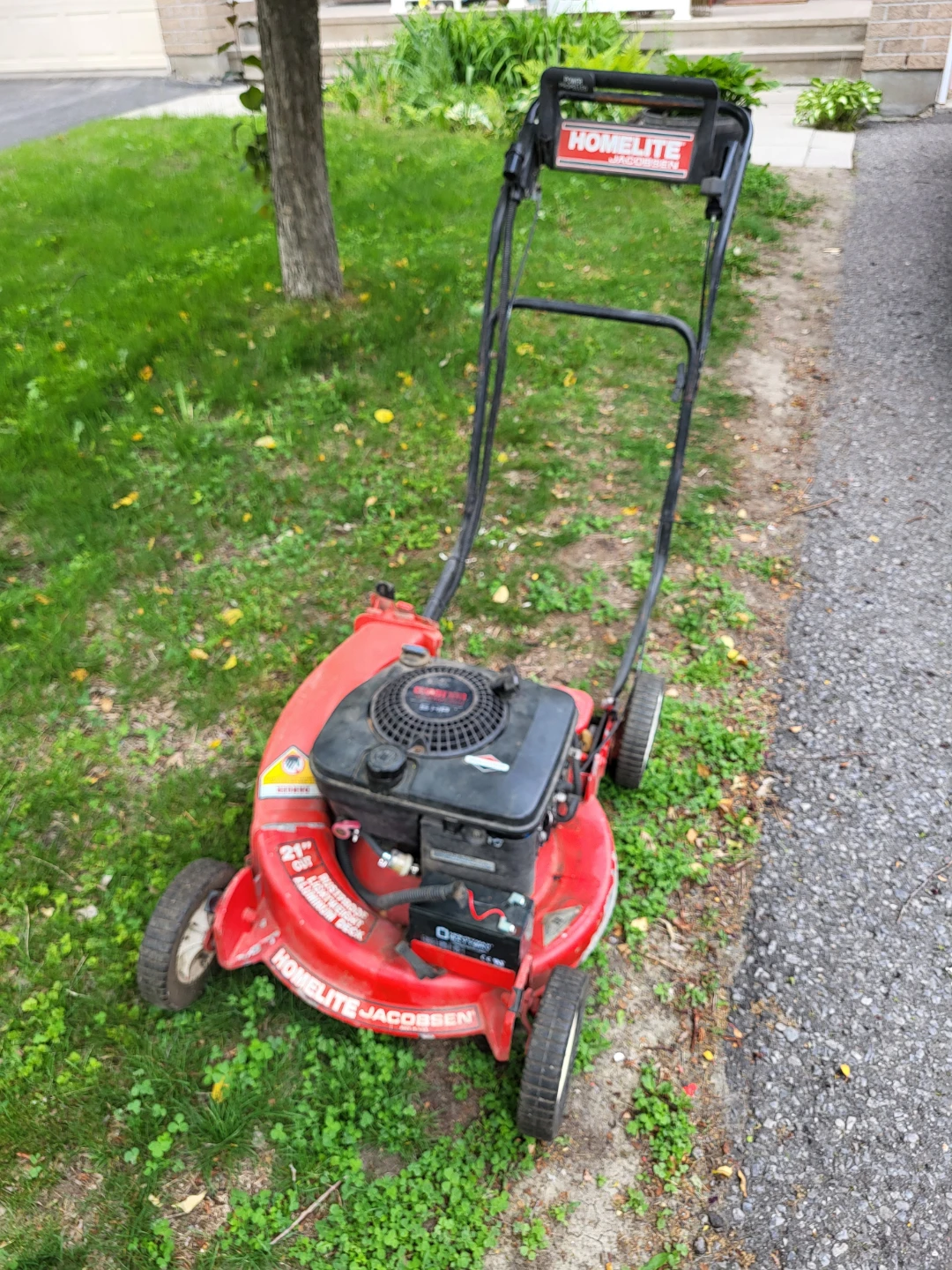 Running 21" Homelite Self Propelled Mower with Electric Start
