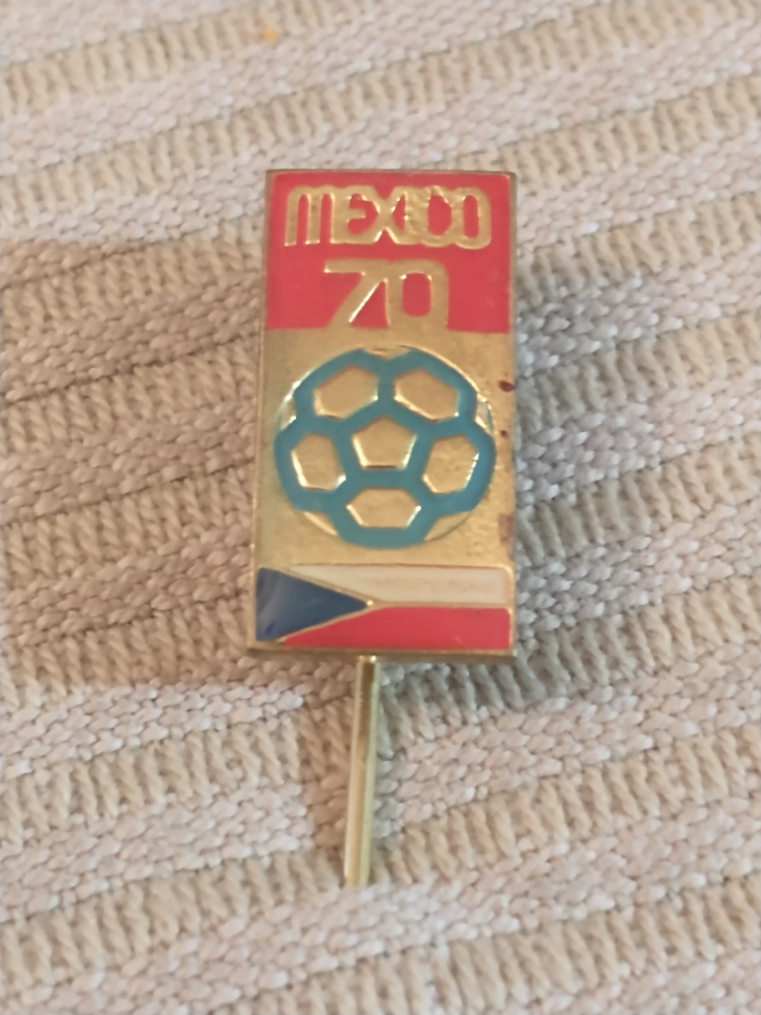 Mexico 70 World Cup Czechoslovakia Football Pin - photo 2