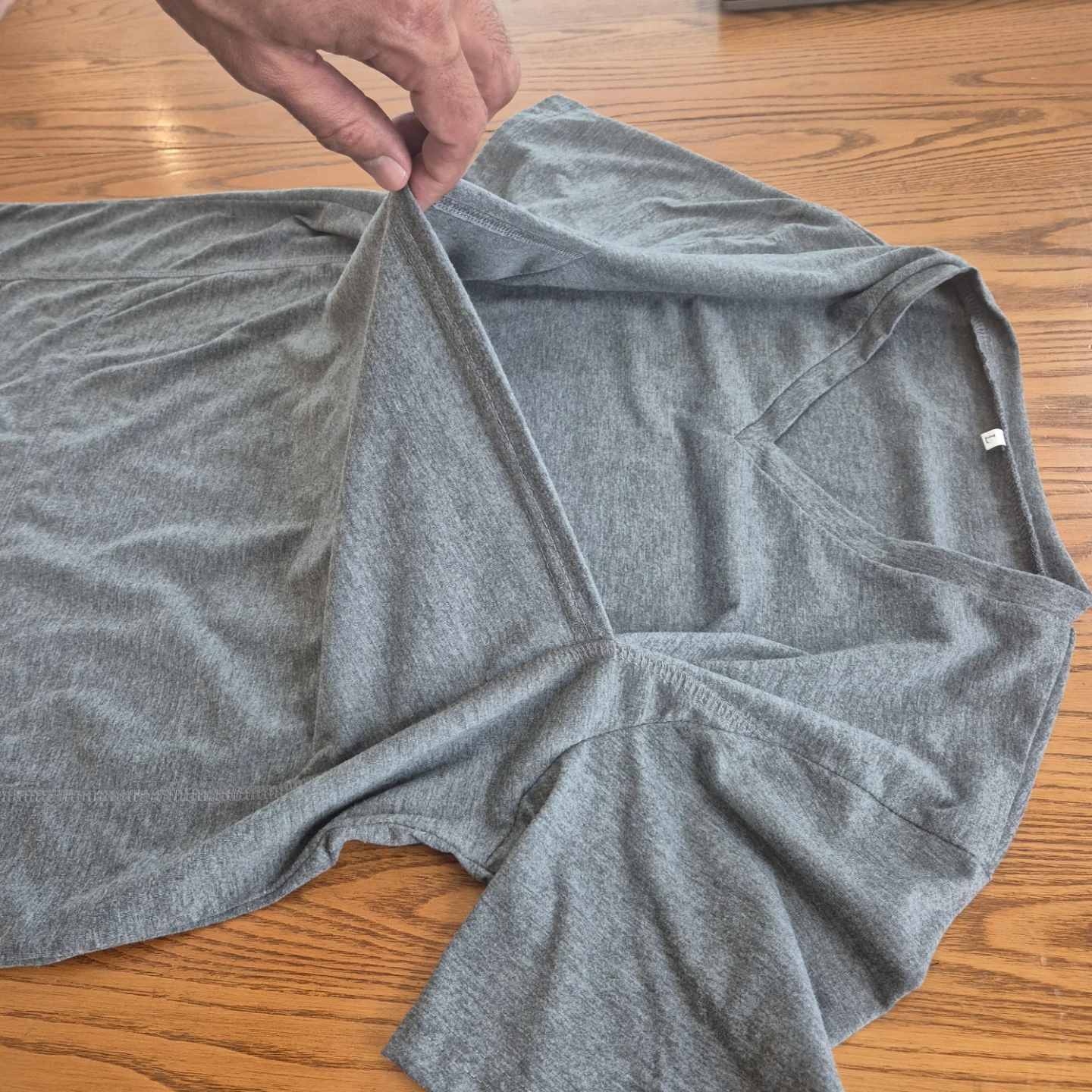Gray V-Neck T-Shirt Infant Carrier - photo 2