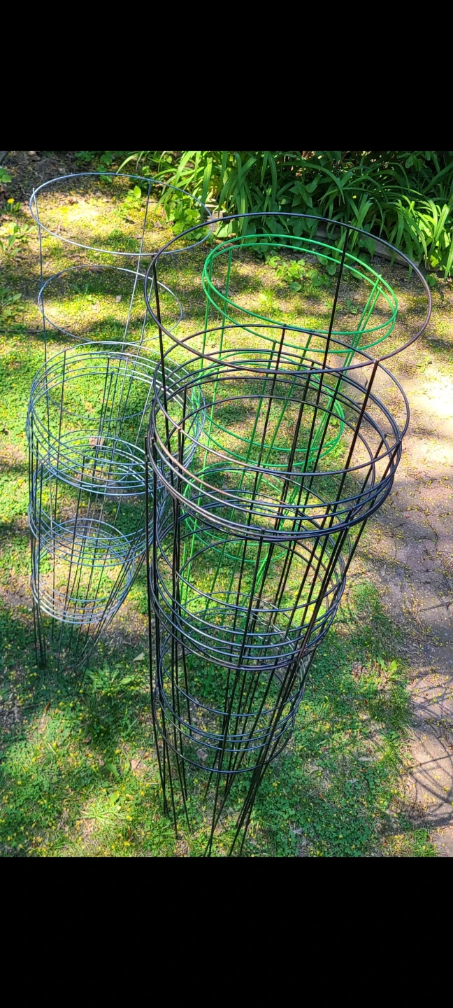 14 Tomato Baskets & Pkg of 4ft Bamboo Stakes - $30! - photo 2