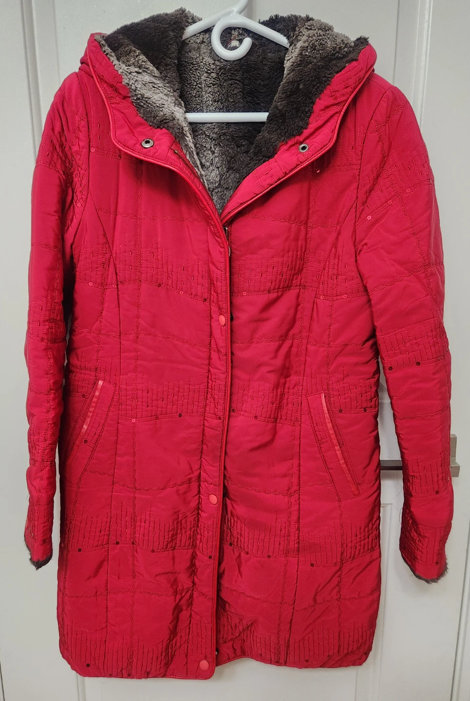 ⚽️ Red Quilted Hooded Winter Coat with Faux Fur Lining - photo 2