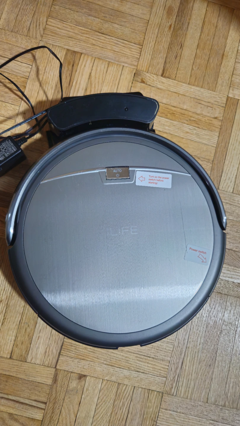 ILIFE Robotic Vacuum Cleaner with Charging Dock and Accessories