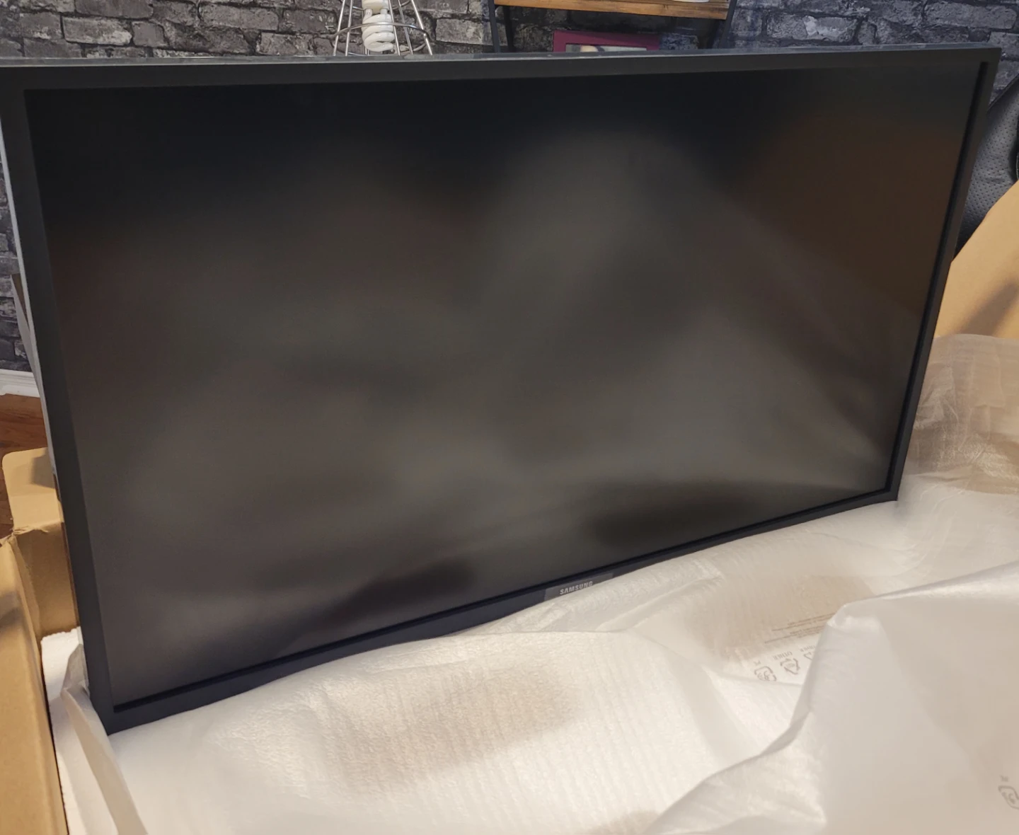 ** Samsung 32-inch 4K UHD Monitor, high resolution **