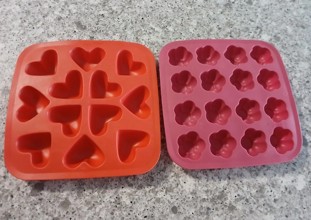 Silicone Baking Molds - Hearts & Flowers. Pick up only.