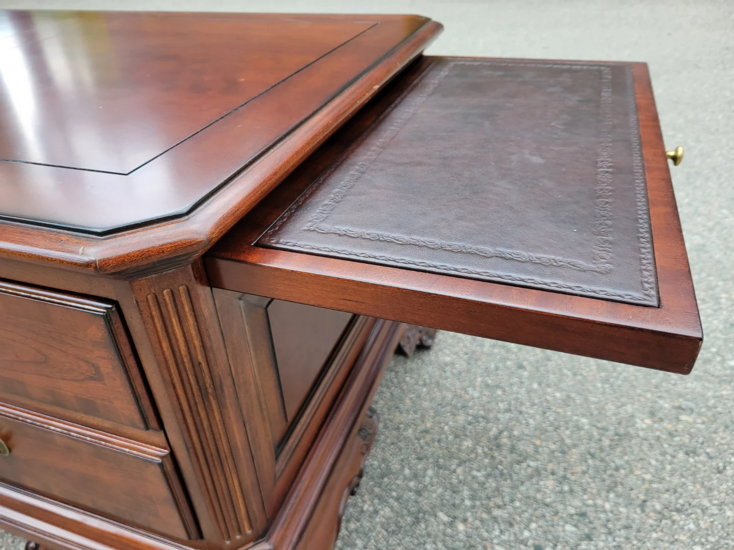 Beautiful Solid Wood Executive Coffee Table w/ Pull-Out Trays - photo 5