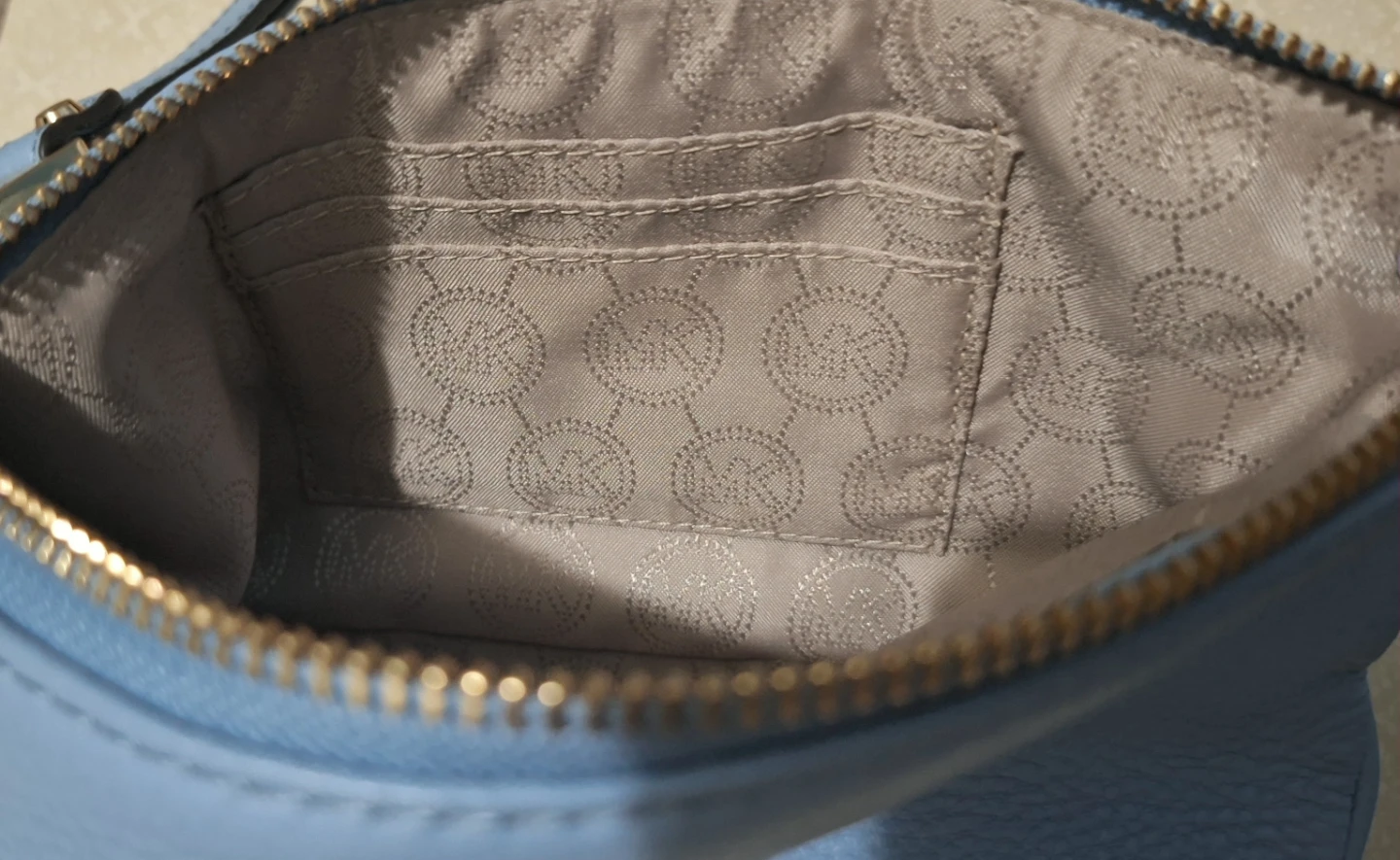 Michael Kors Wristlet Baby Blue - photo 4