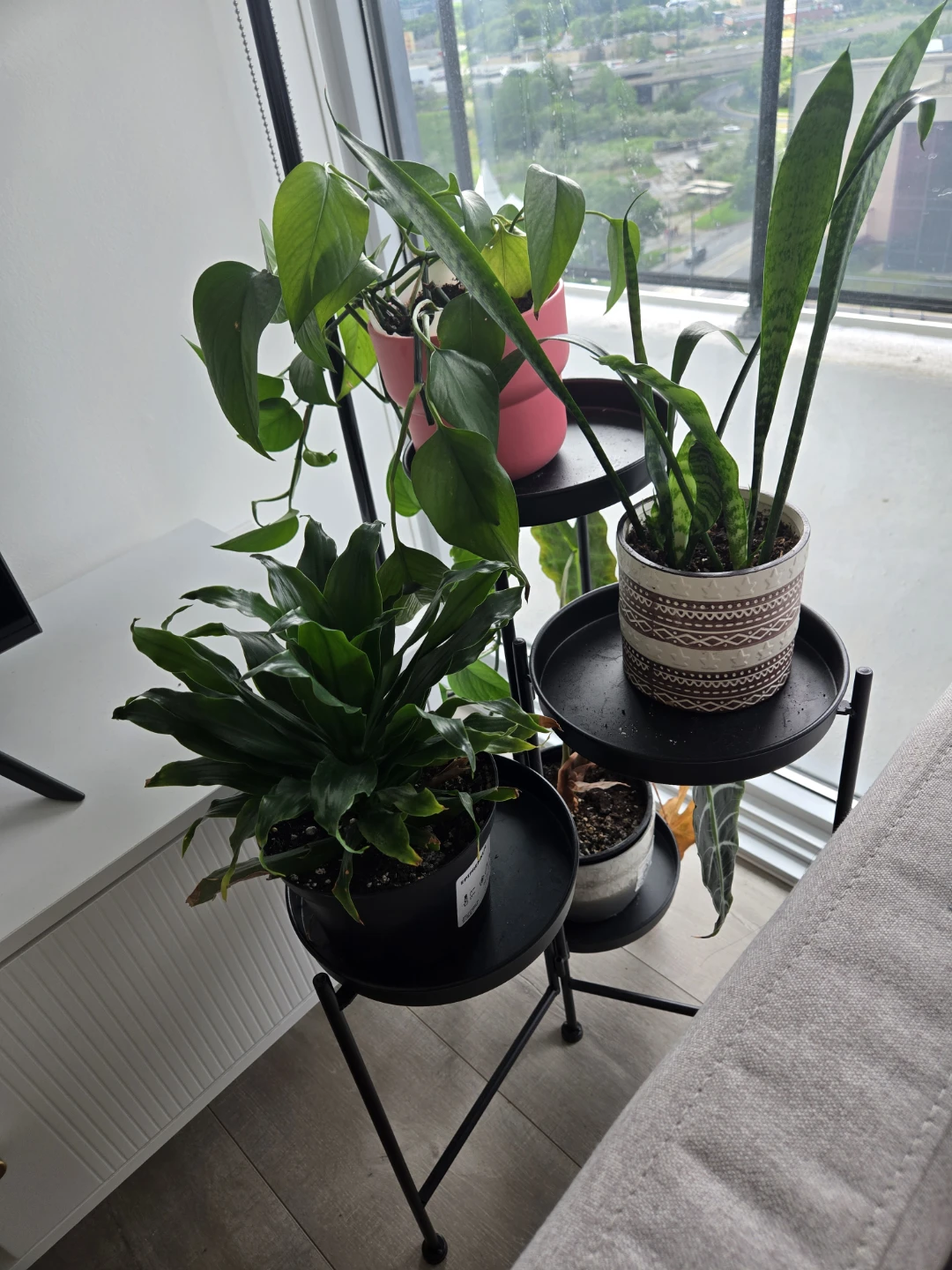 Plant stand (only selling the stand)