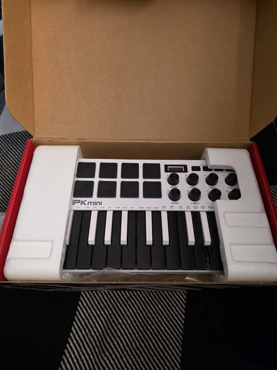 AKAI MPK Mini MK3 Special Edition White MIDI Controller - photo 2