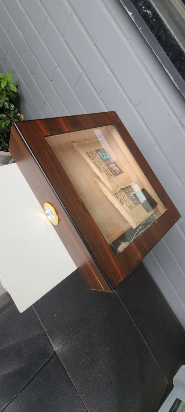 Wooden Humidor with Hygrometer and Humidity Packs