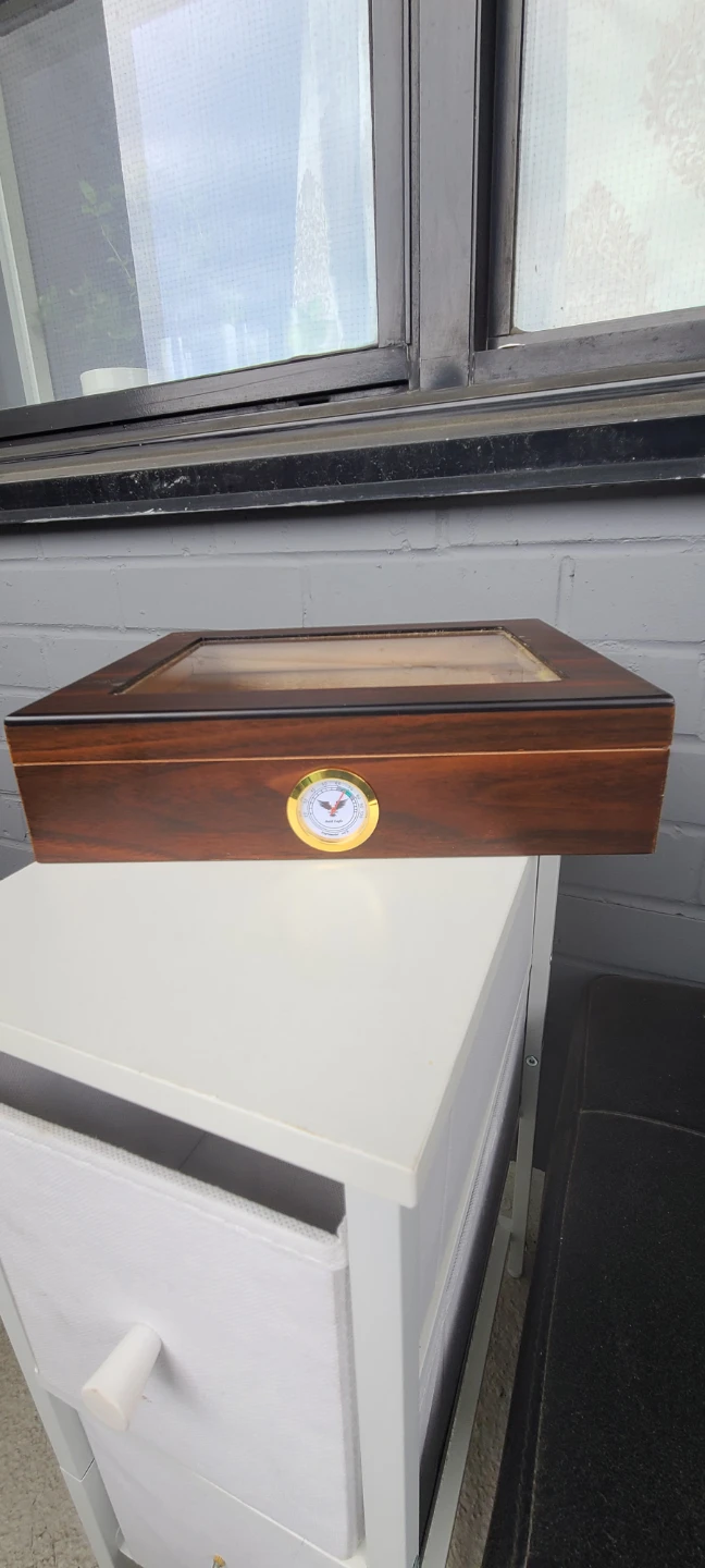Wooden Humidor with Hygrometer and Humidity Packs - photo 2