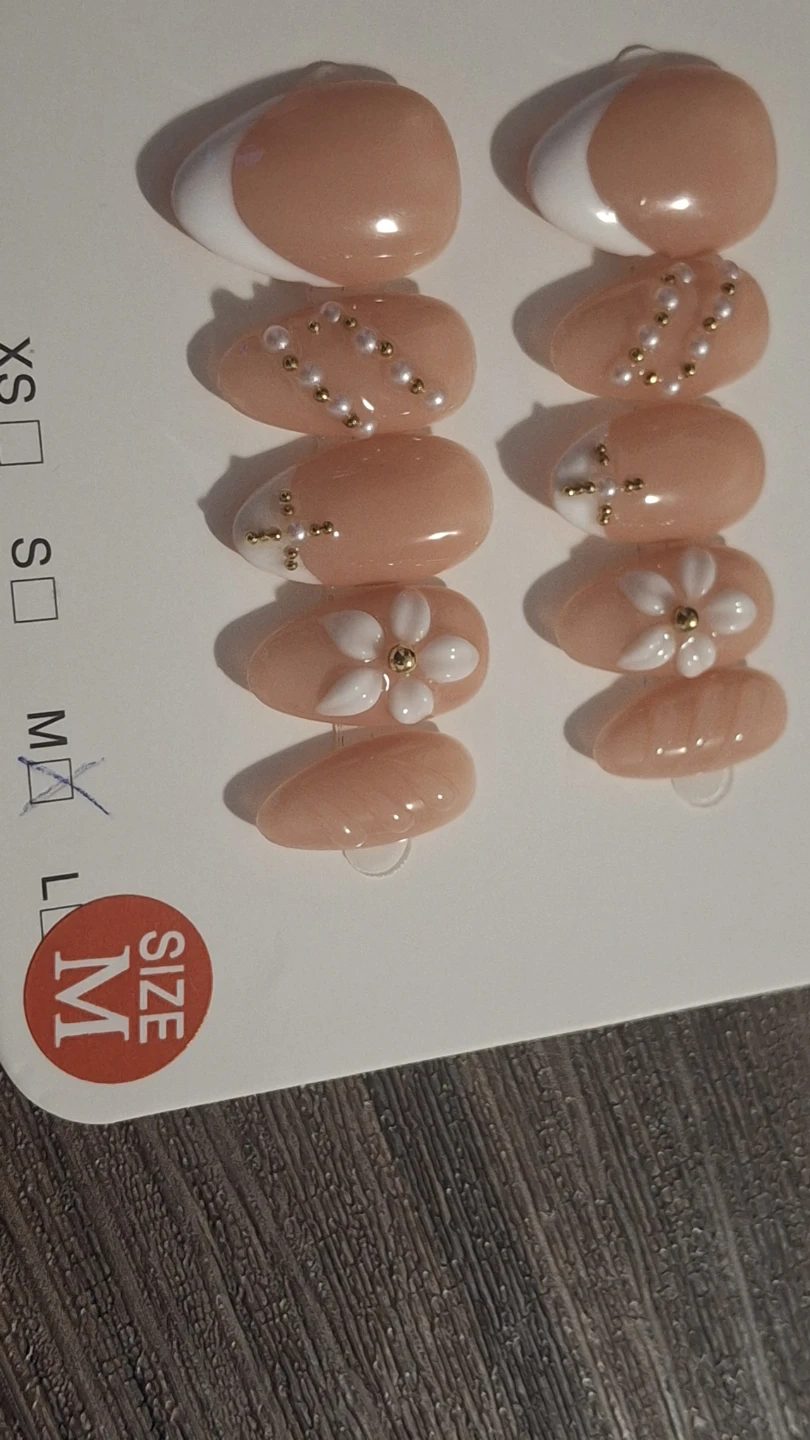 Medium Press-On Nails with Flower and Pearl Design - photo 4