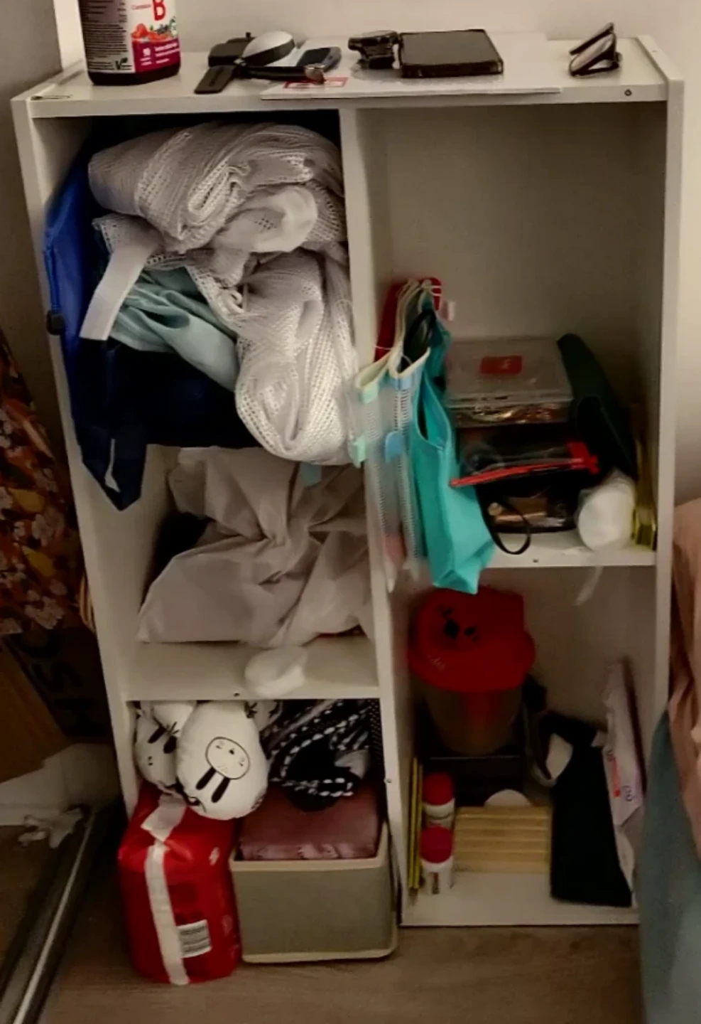 2 White storage shelf unit