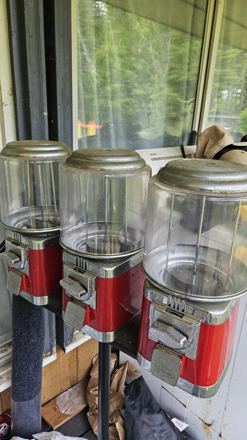 Seaga Triple Gumball Machine  with Keys - photo 2