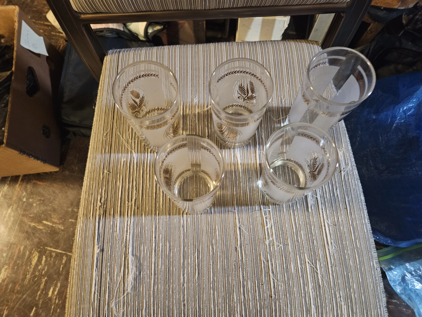 Set of 5 Vintage Frosted Glasses with Gold Wheat Design - photo 5