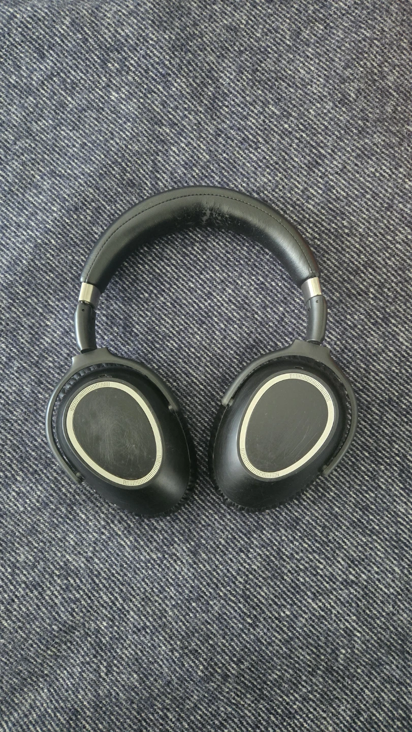 Sennheiser Wireless Headphones with noise cancellation
