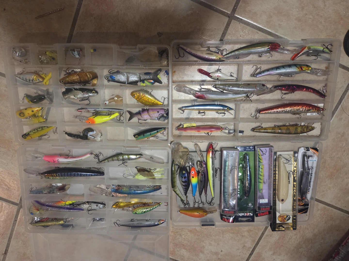 Tackle box, 4 poles, a vest full of stuff xtr tray of stuff - photo 5