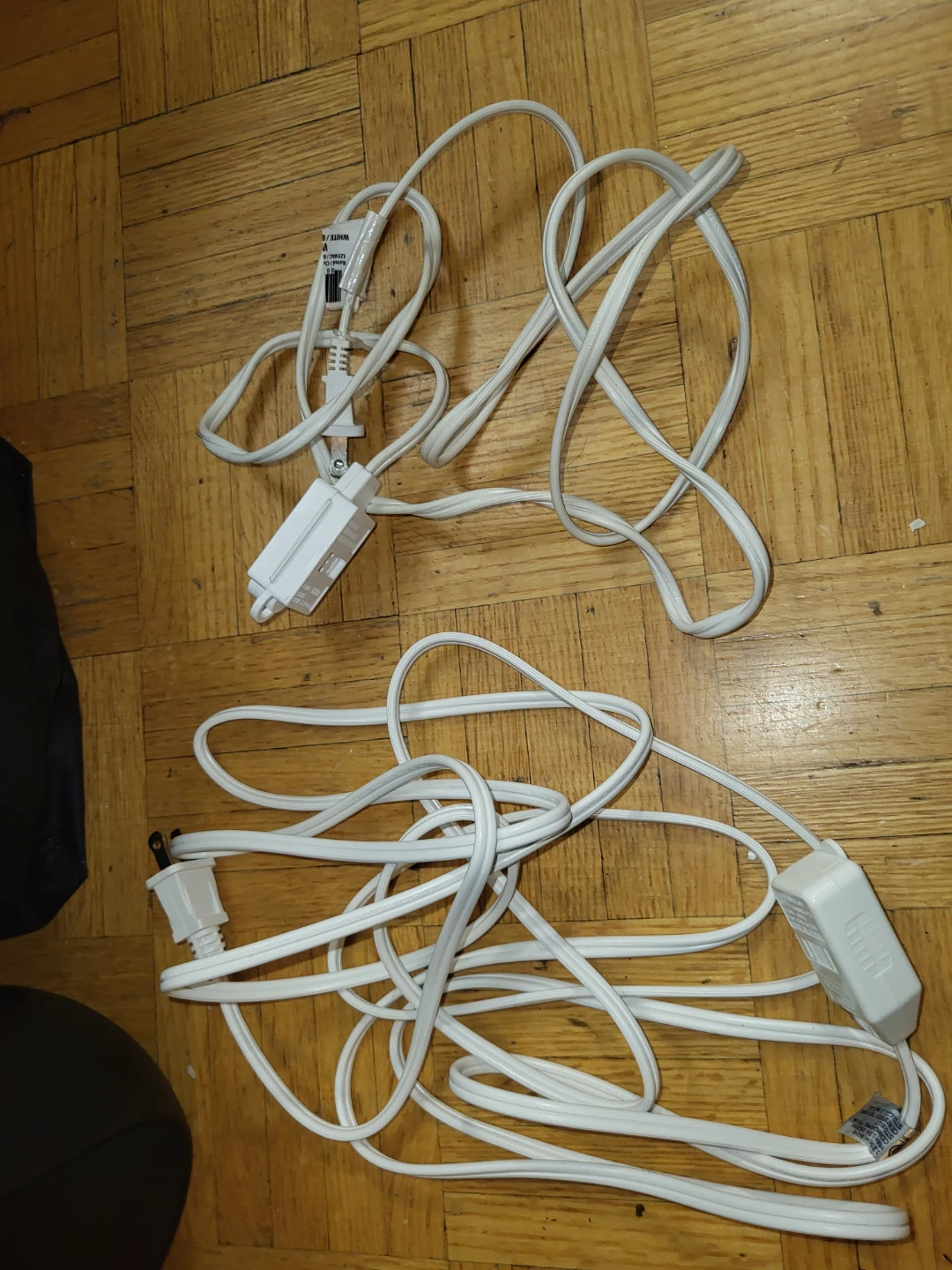⚽️ 2 White Extension Cords