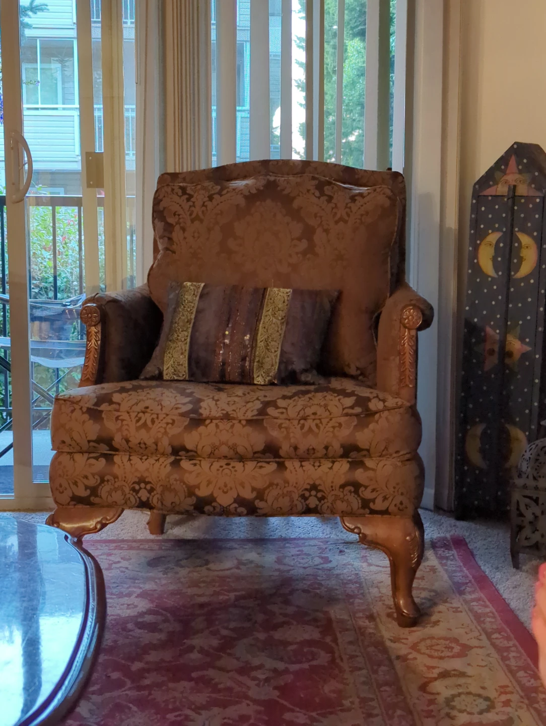 Antique style Living Room Chair.