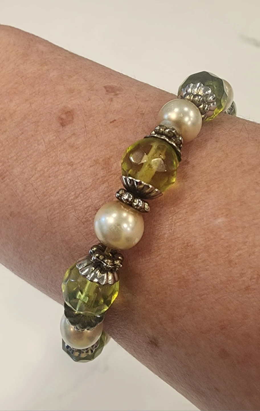 Vintage Beaded Stretch Bracelet - Green & Pearl - photo 3