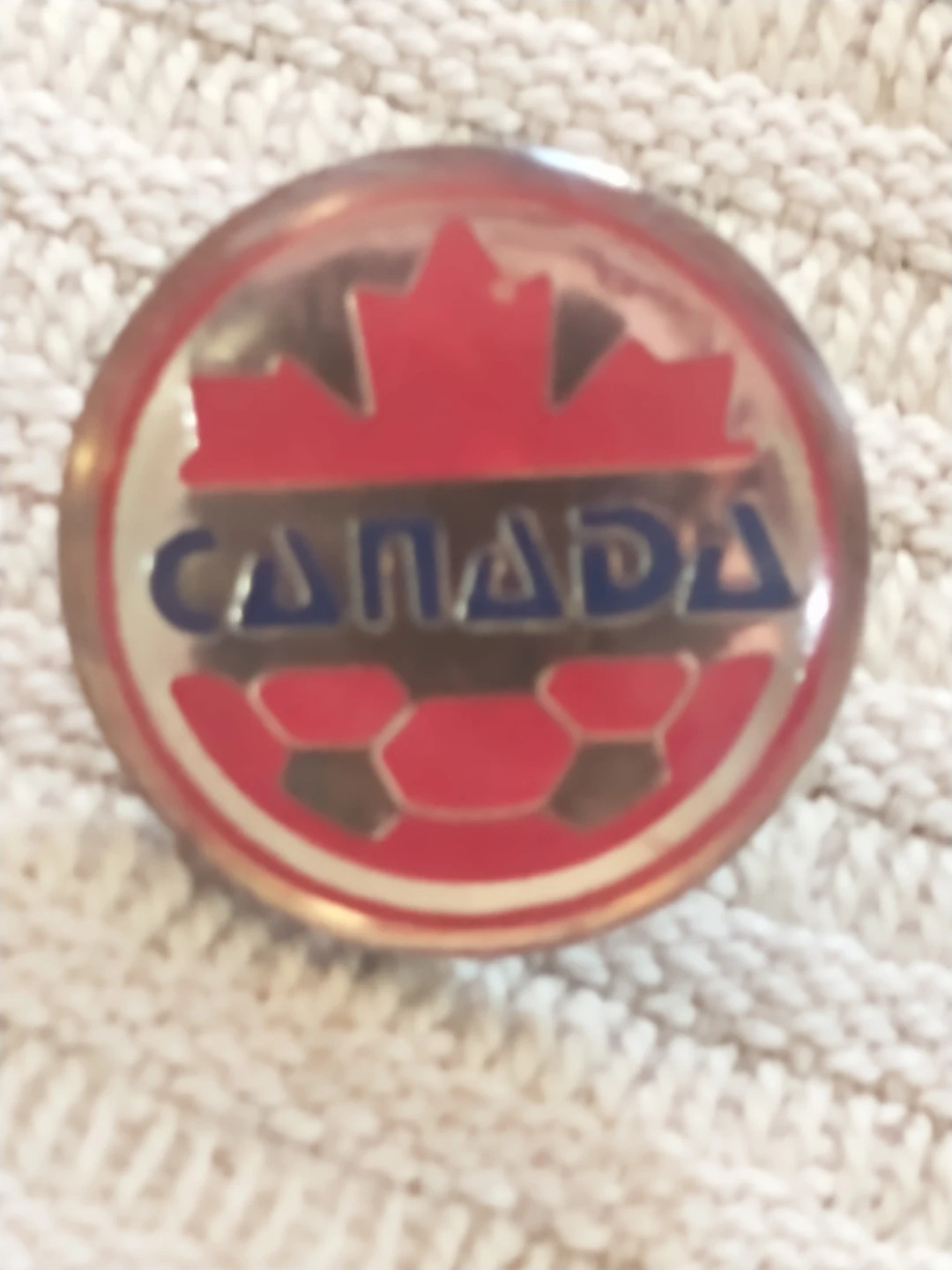 Beautiful Soccer Canada lapel Pin - photo 2