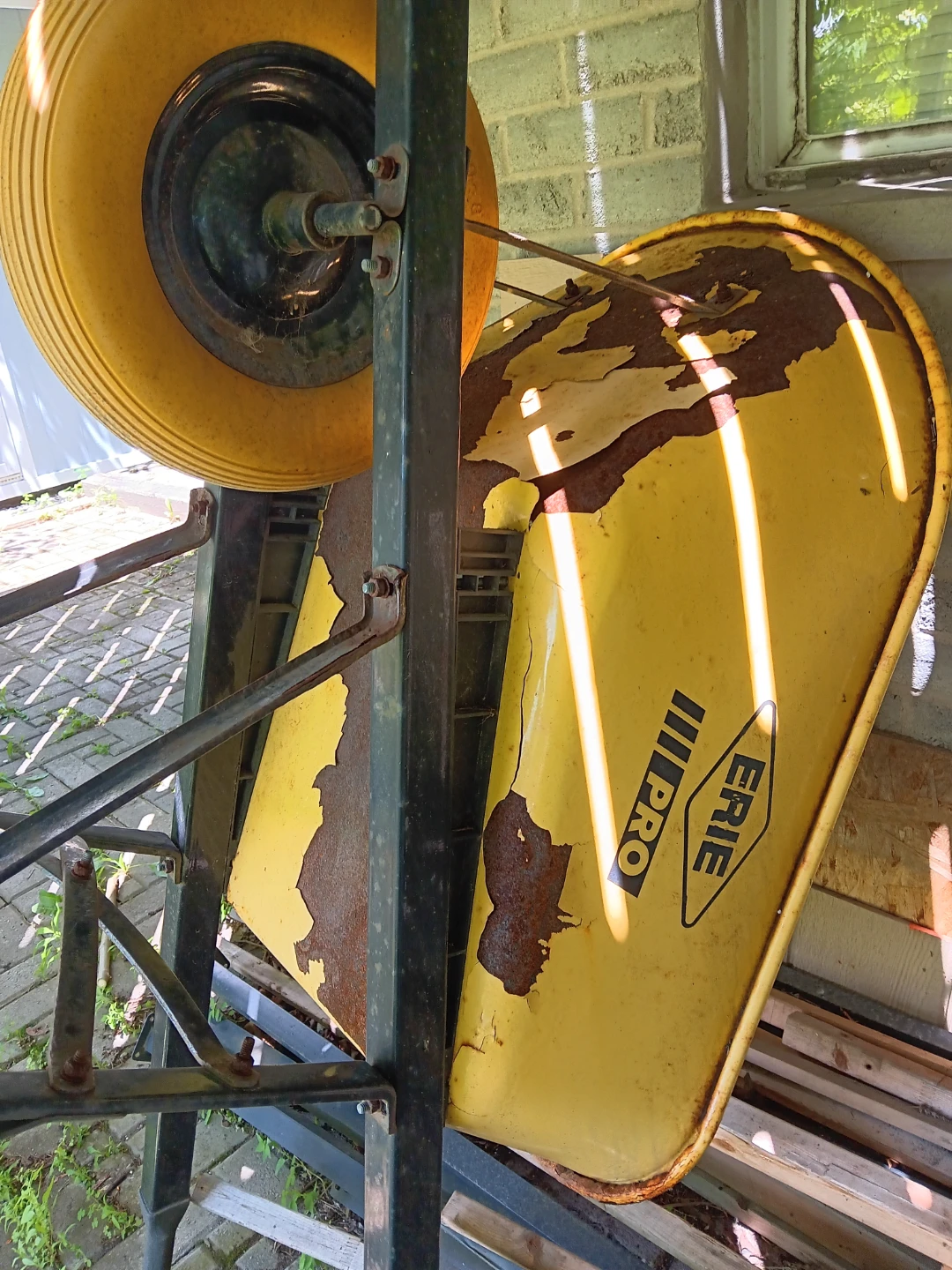 Erie Pro Wheelbarrow
