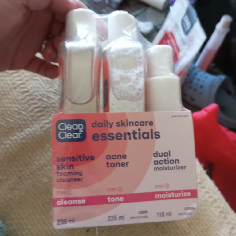 Clean & Clear Daily Skincare Essentials Set