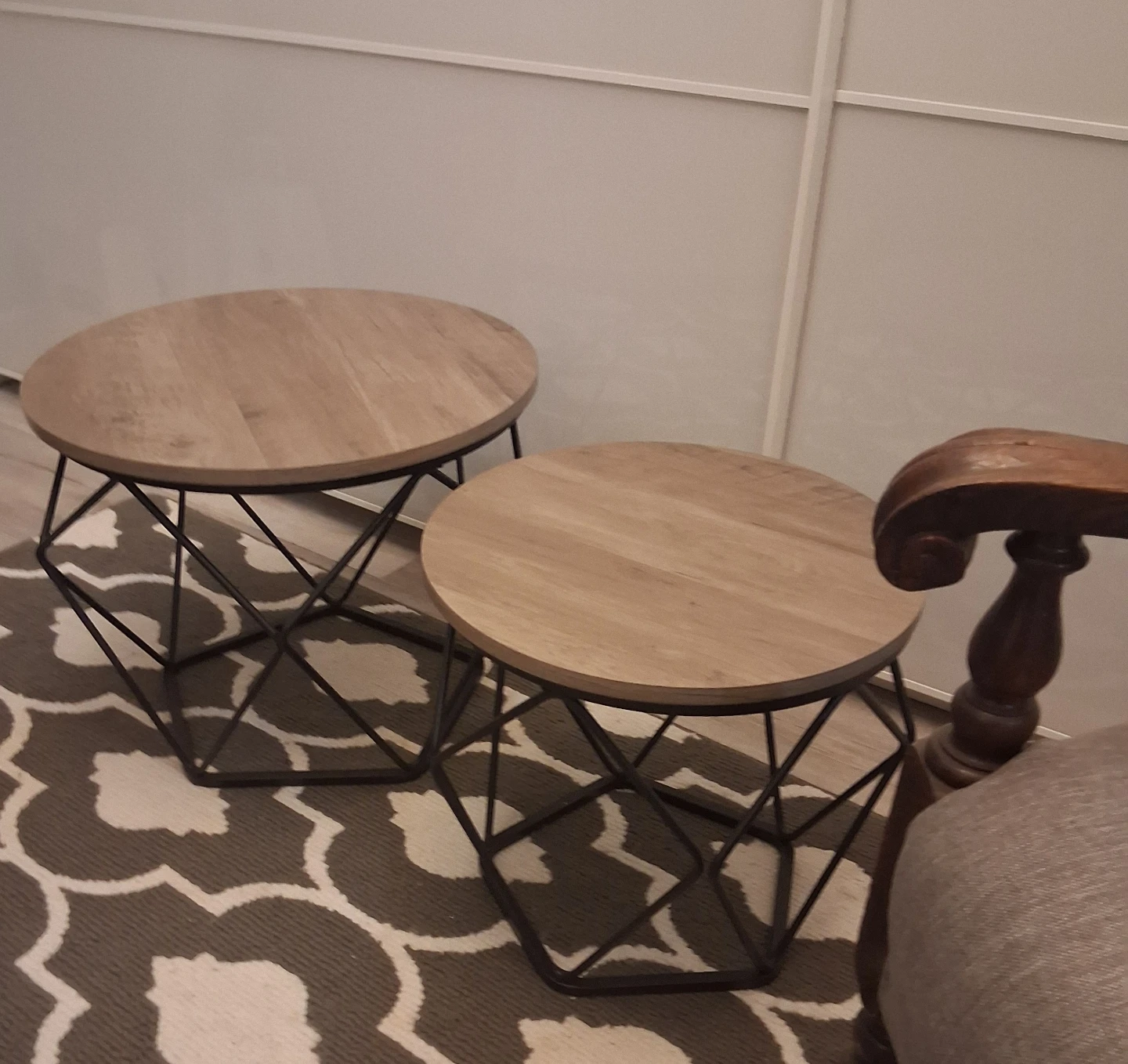 Set of 2 Round Nesting Coffee Tables