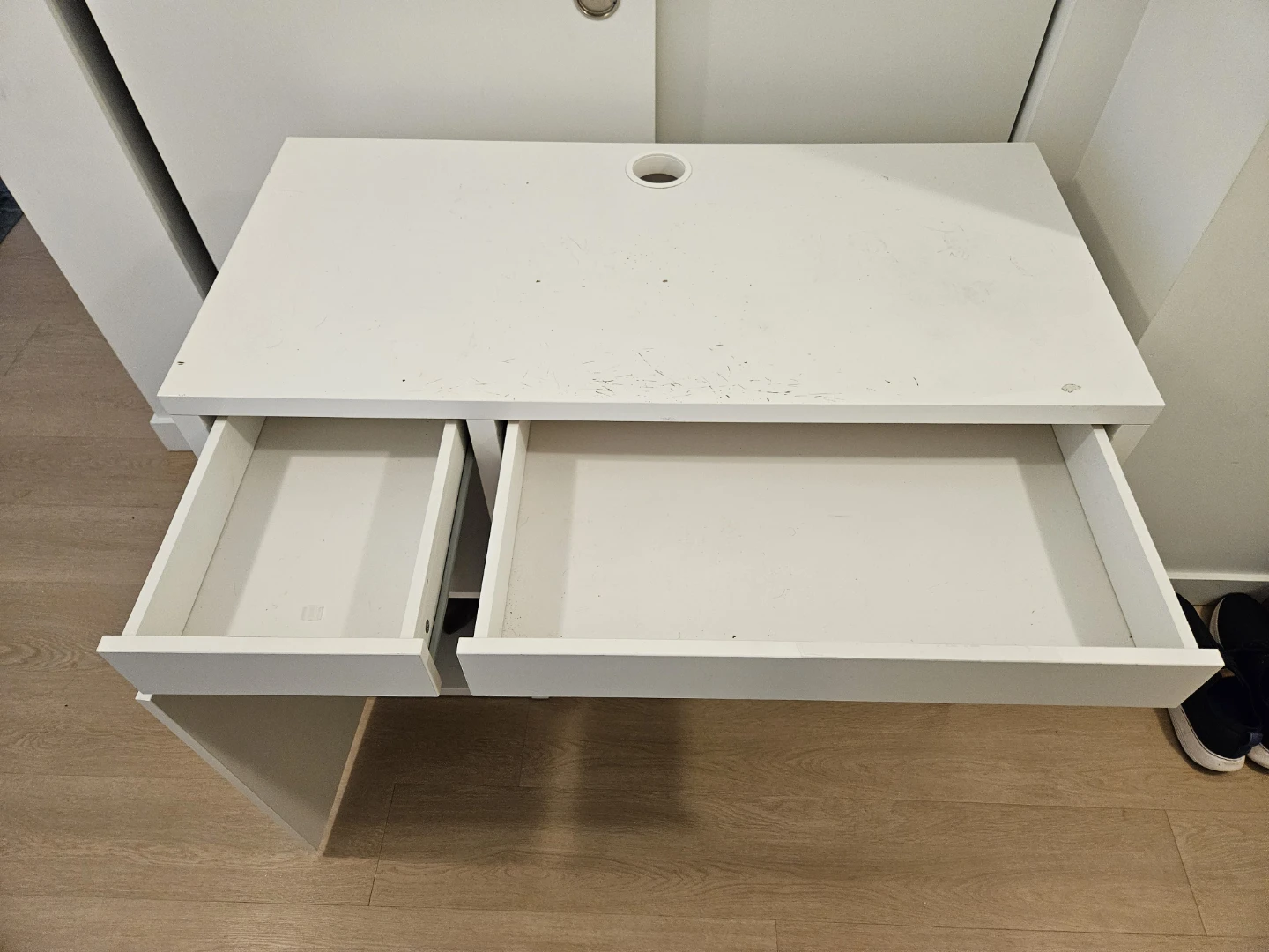 White Desk - photo 2