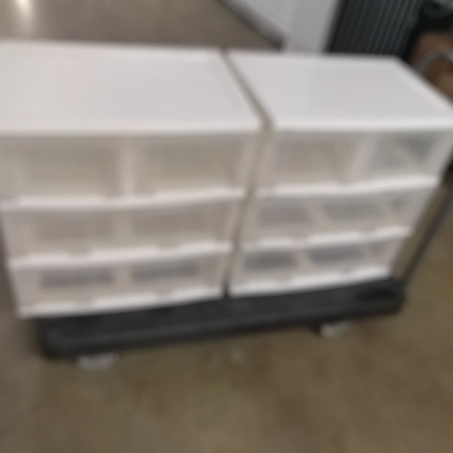 2 plastic dressers - photo 3