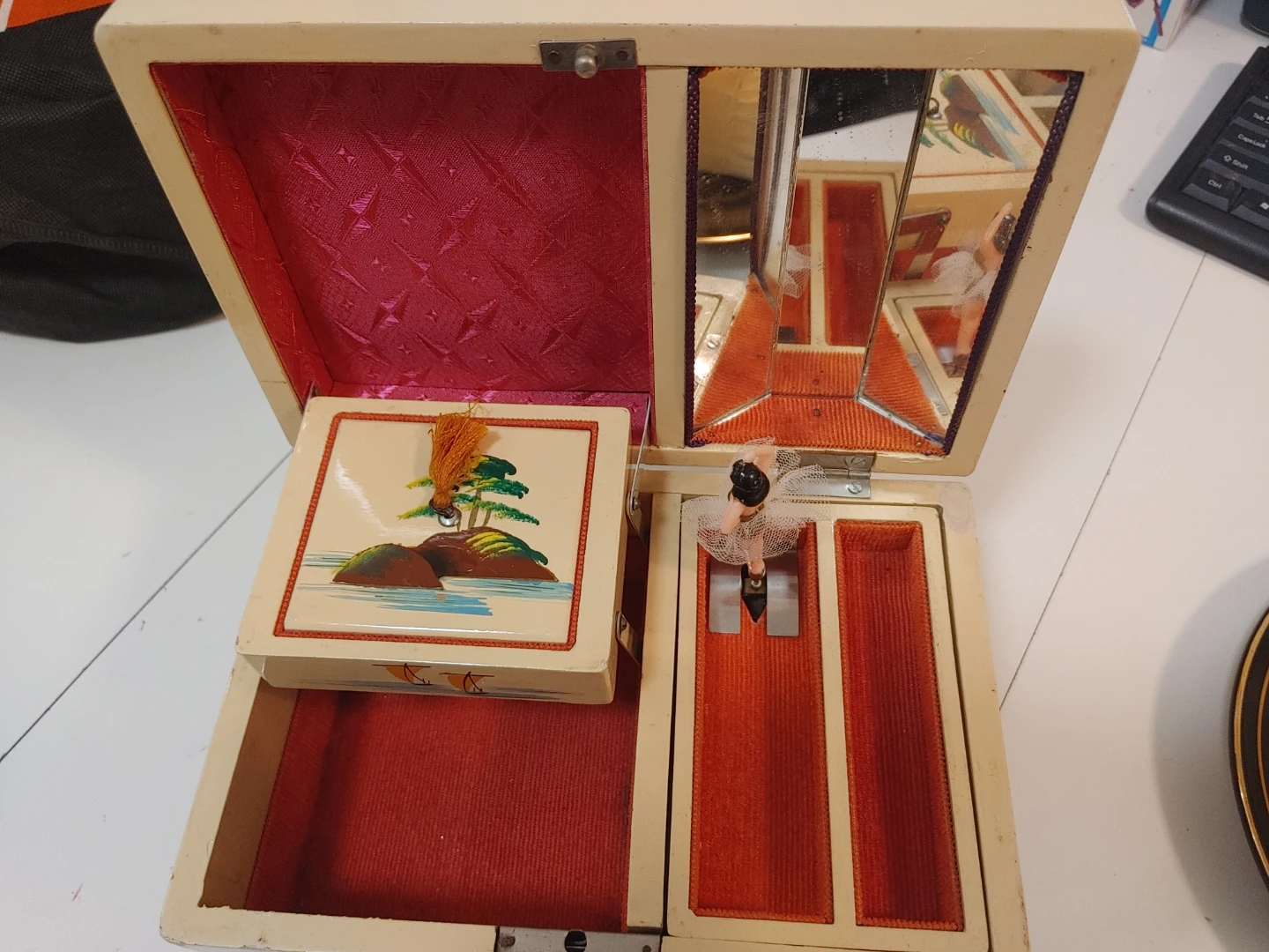 Vintage Musical Jewelry Box - photo 2