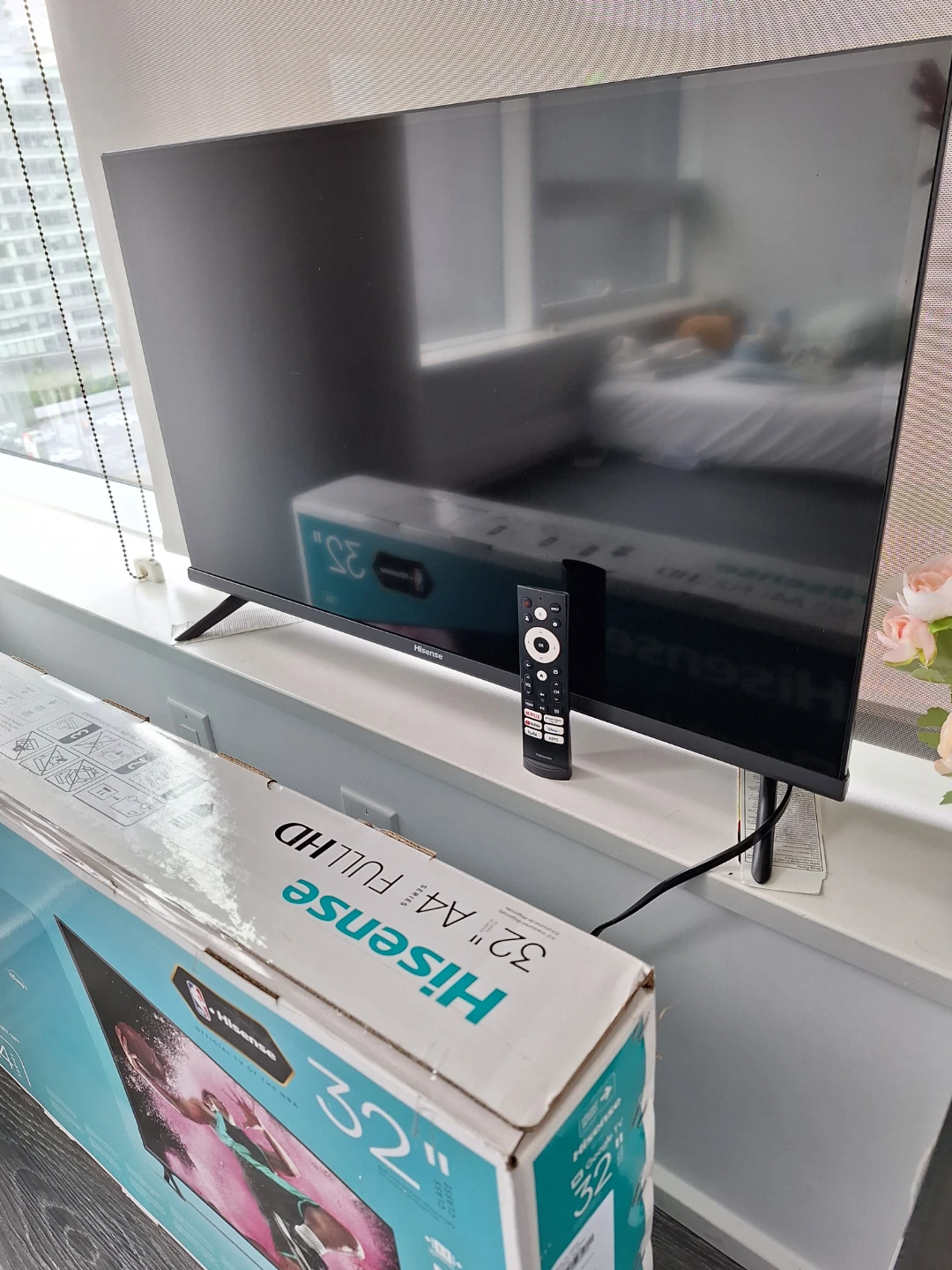 Hisense 32" Full HD Google TV and free TV stand - photo 5