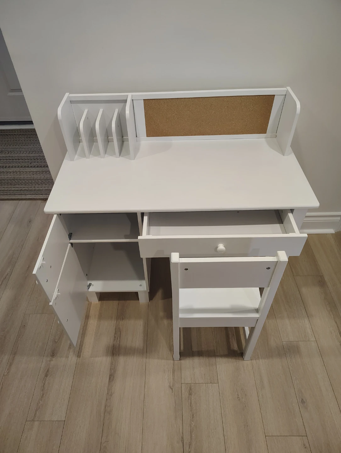 kids table and chair