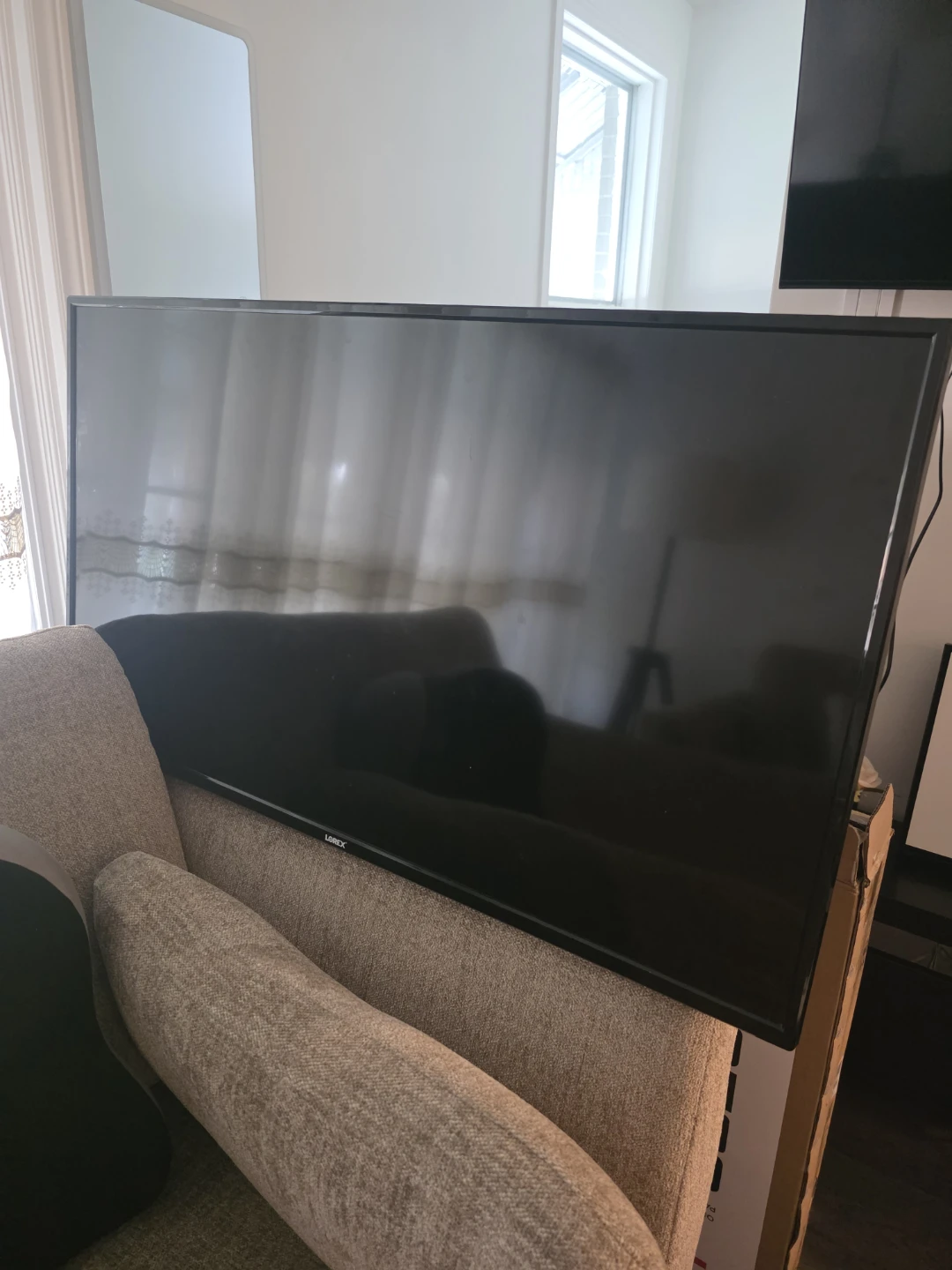 Lorex Monitor 44" including Fire TV Stick