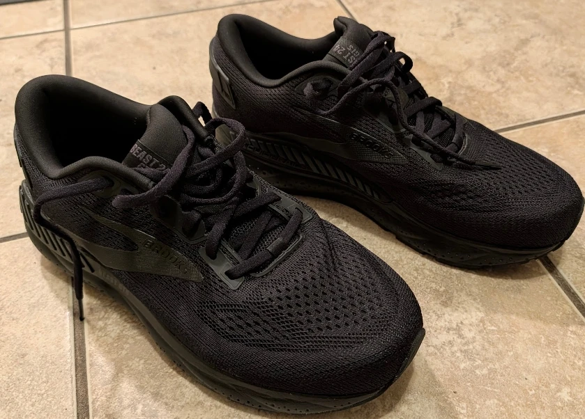 Brooks Men's Beast GTS Running Shoes (size 9) - photo 3