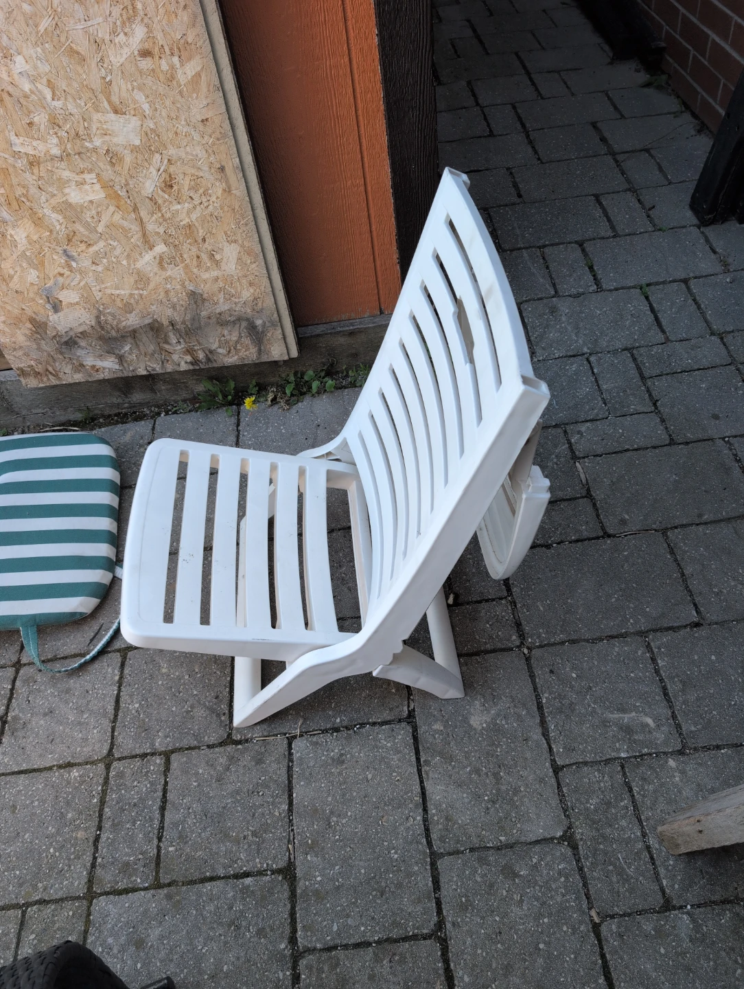 White Plastic Folding Lounge Chair with Cushions - photo 3