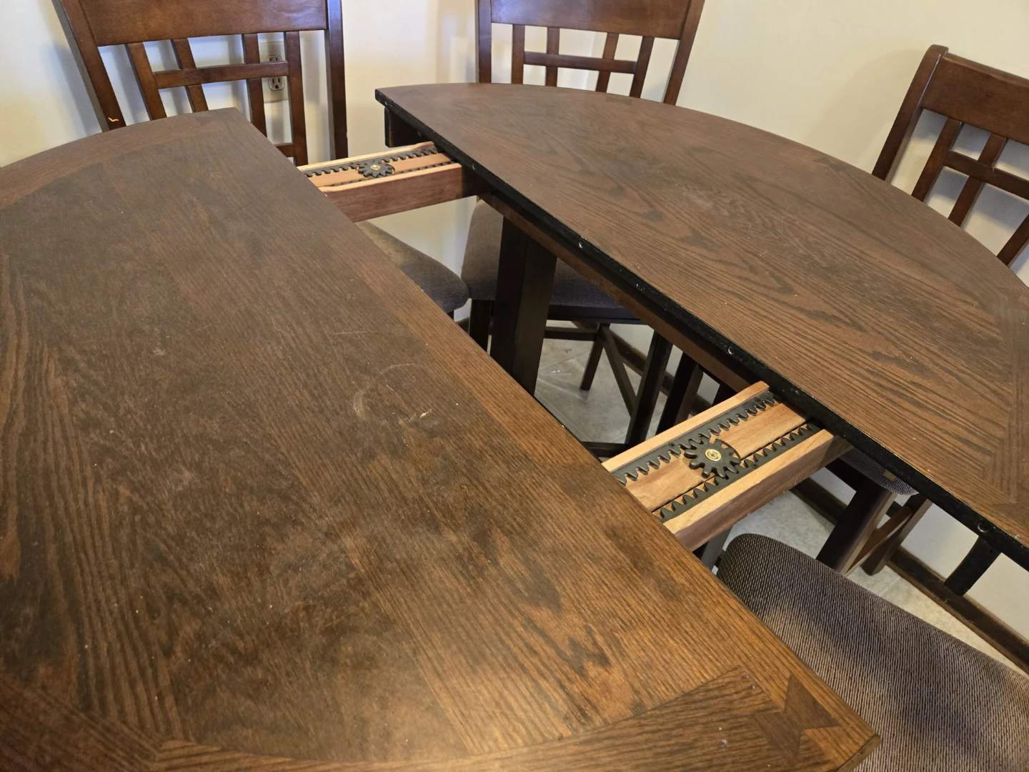 Moving sale - Counter Height Dining Table with 6 Chairs - photo 4