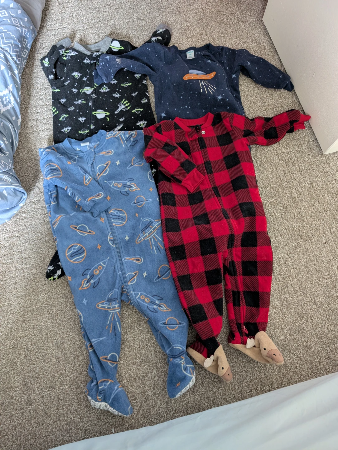 18 pieces of Baby Sleepers and more (9 months)