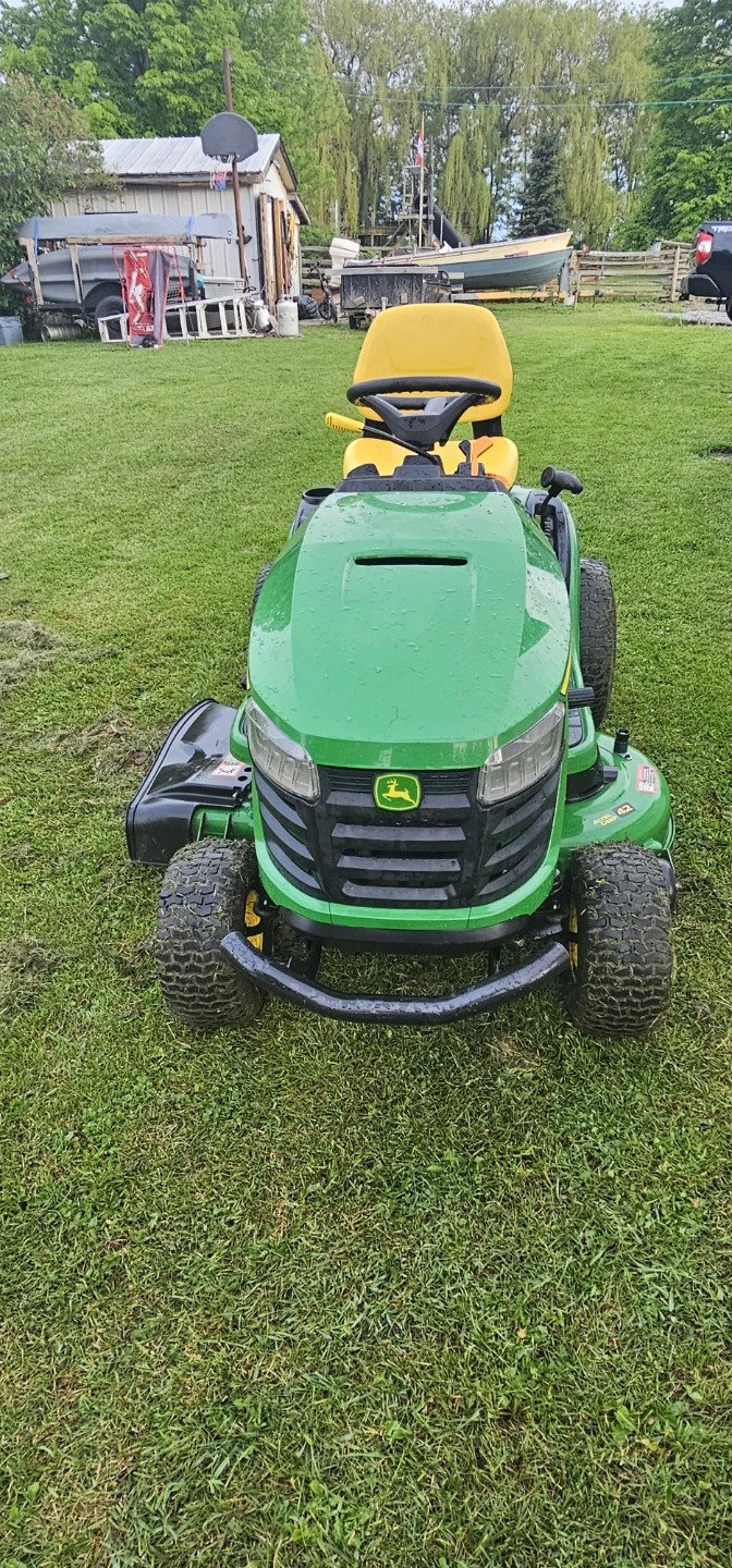 John Deere S320 Riding Lawn Mower - photo 2