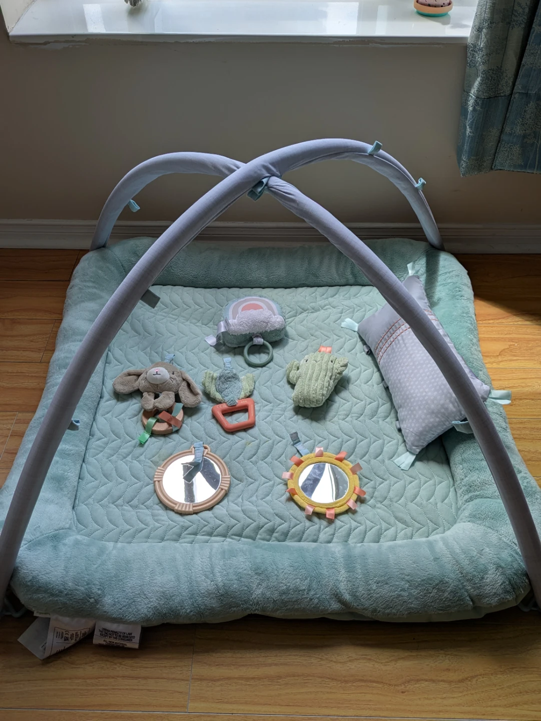 Playmat with toys - 0 M+