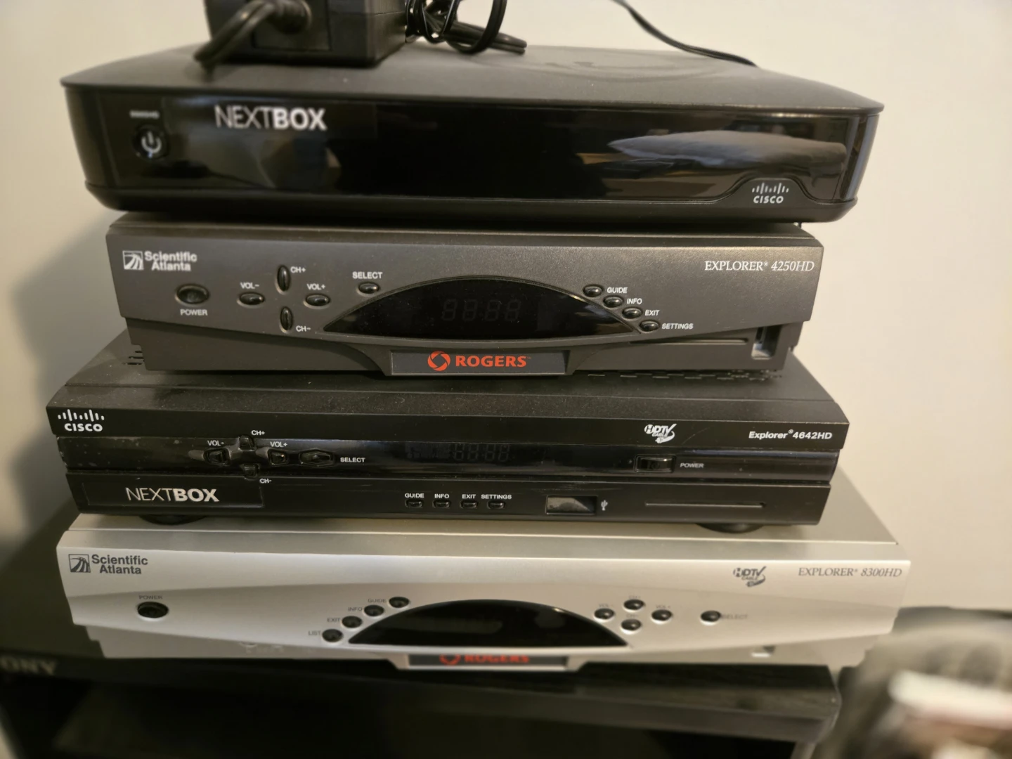 Rogers Scientific Atlanta Explorer 4250HD Cable Box - photo 4