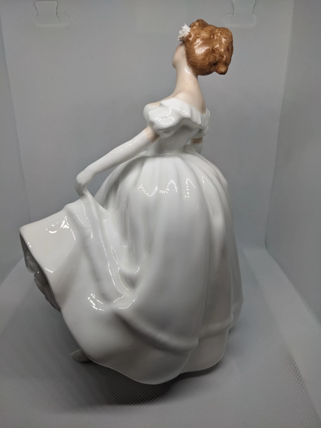 Royal Doulton "Nancy" Vintage Figure - photo 3