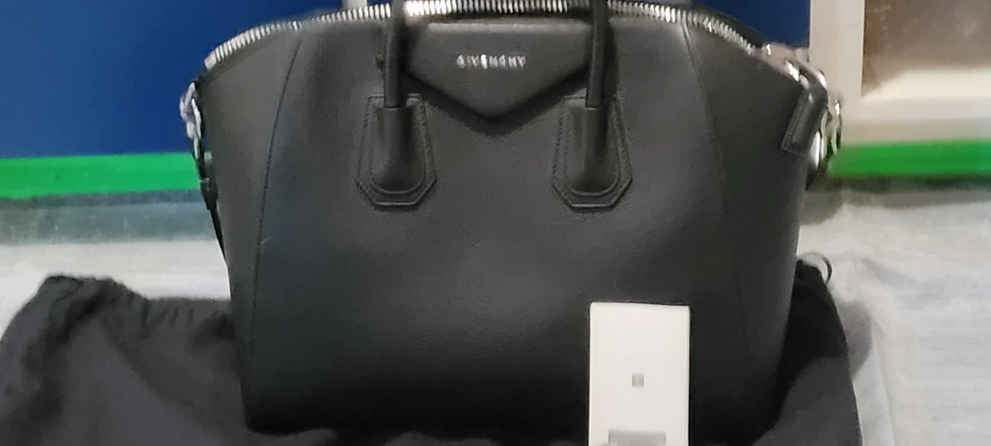 Givenchy Black Leather Antigona Bag - photo 4